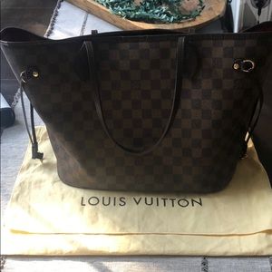 Louis Vuitton Damier MM Neverfull